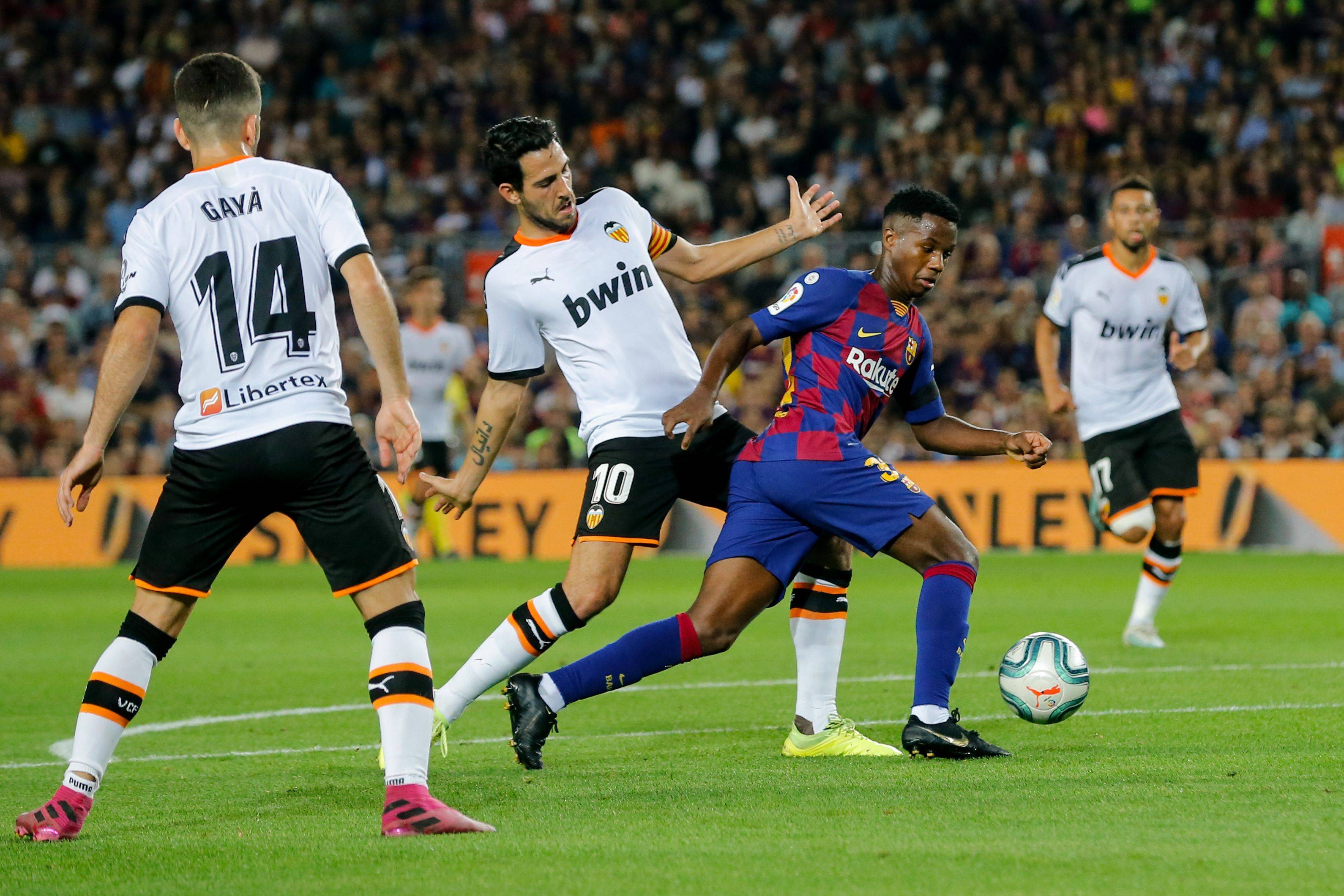 足球比赛中发生了激烈的较量！