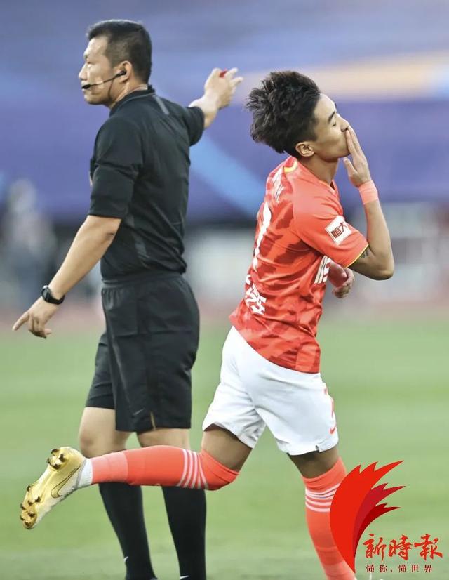 青训新秀福布斯崭露头角,独中两元的简单介绍 青训新秀福布斯崭露头角,独中两元的简单介绍